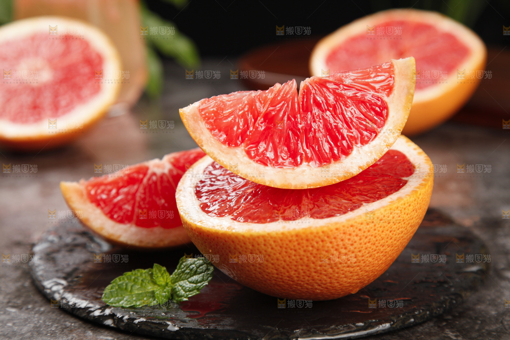 深底上放着南非红心西柚