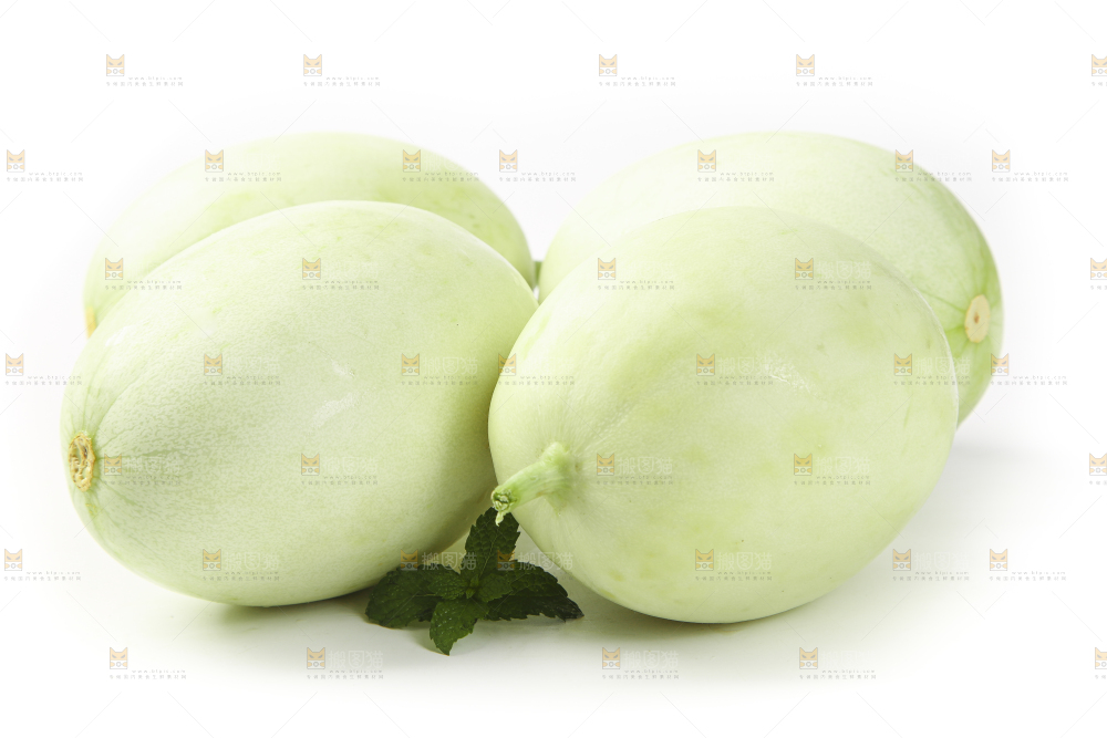 白底上摆放着玉菇蜜瓜