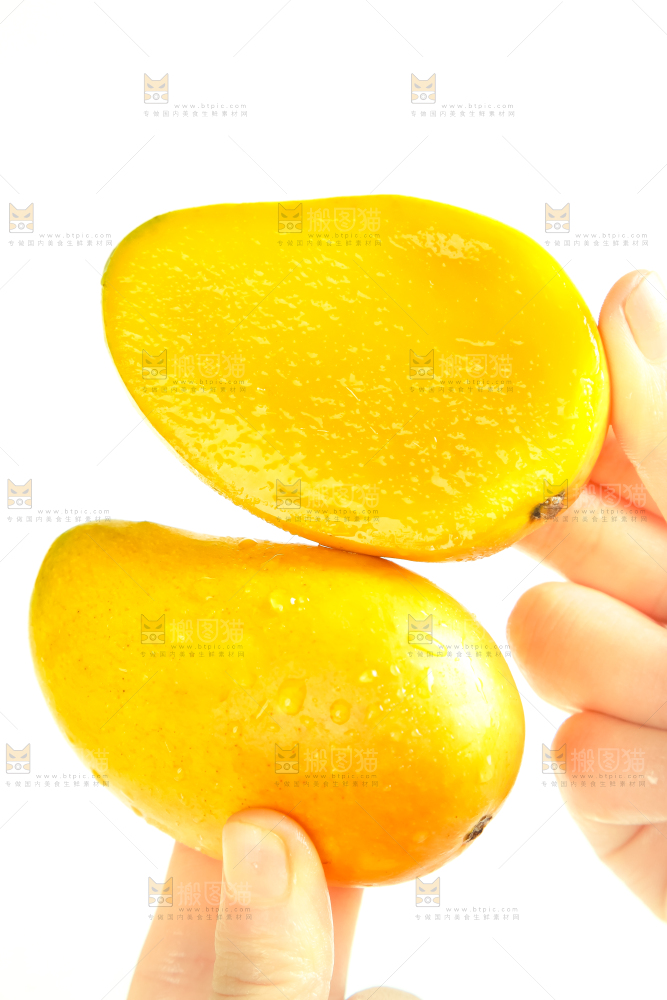 手里拿着小台芒