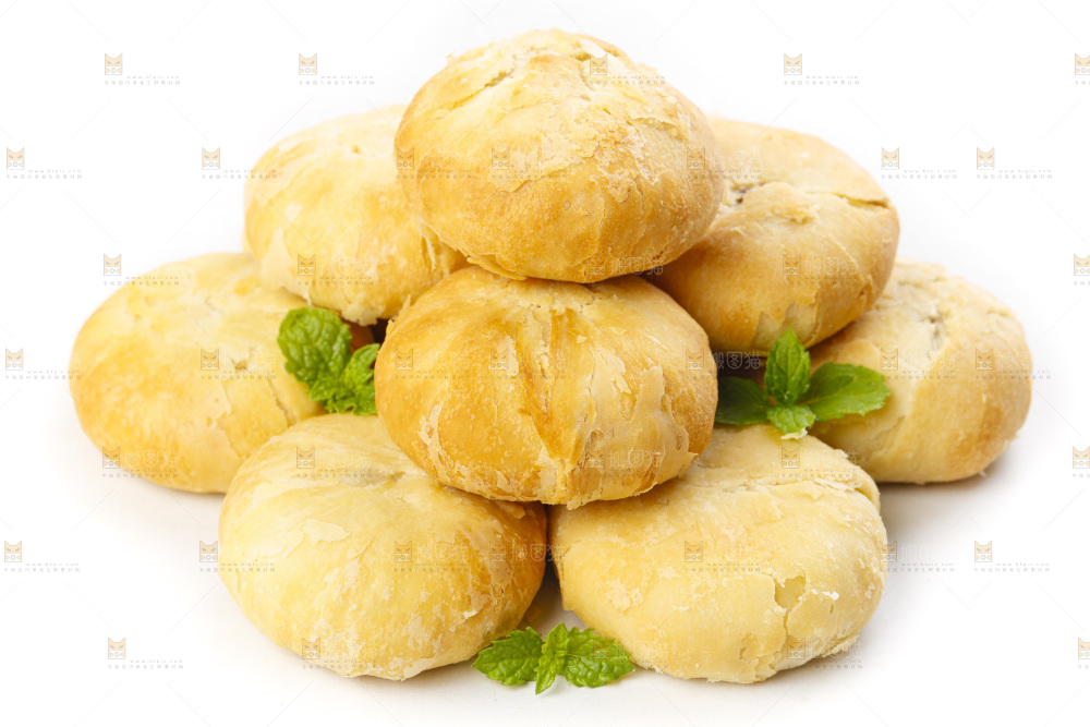 白底上摆放着一堆苏式月饼