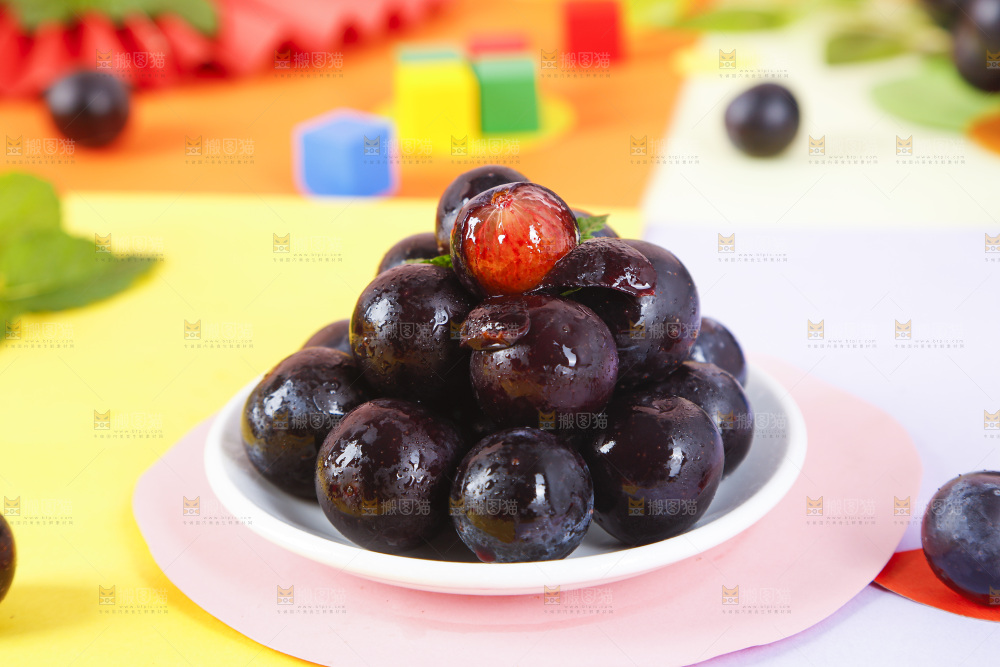 碗里装着葡萄