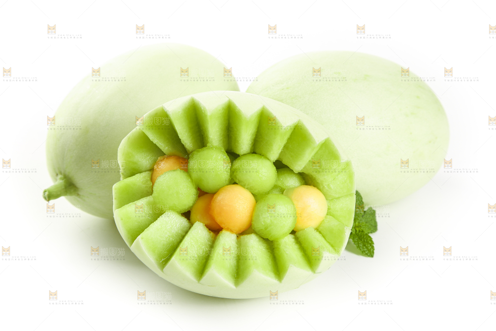 白底上摆放着玉菇蜜瓜