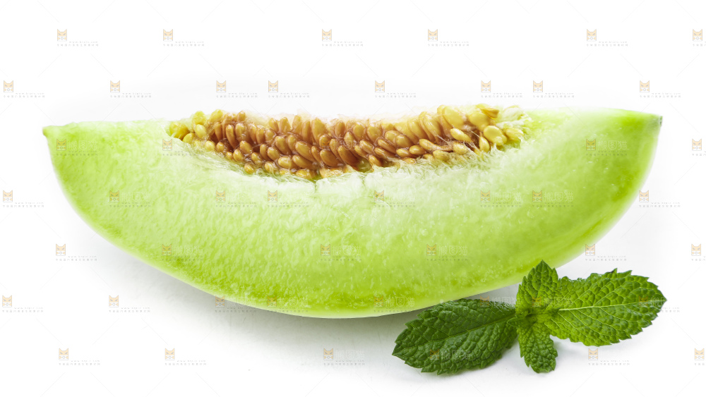 白底上摆放着山东玉菇甜瓜