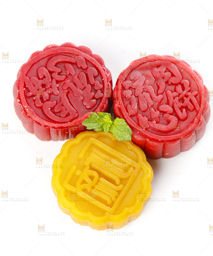 白底上的流心月饼