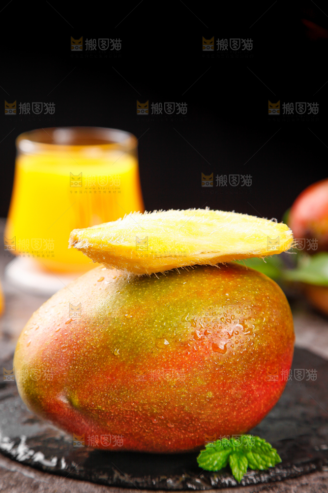 石板上的芒果