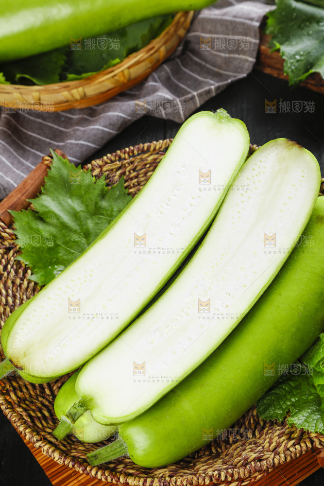 篮子里放着农家瓠子