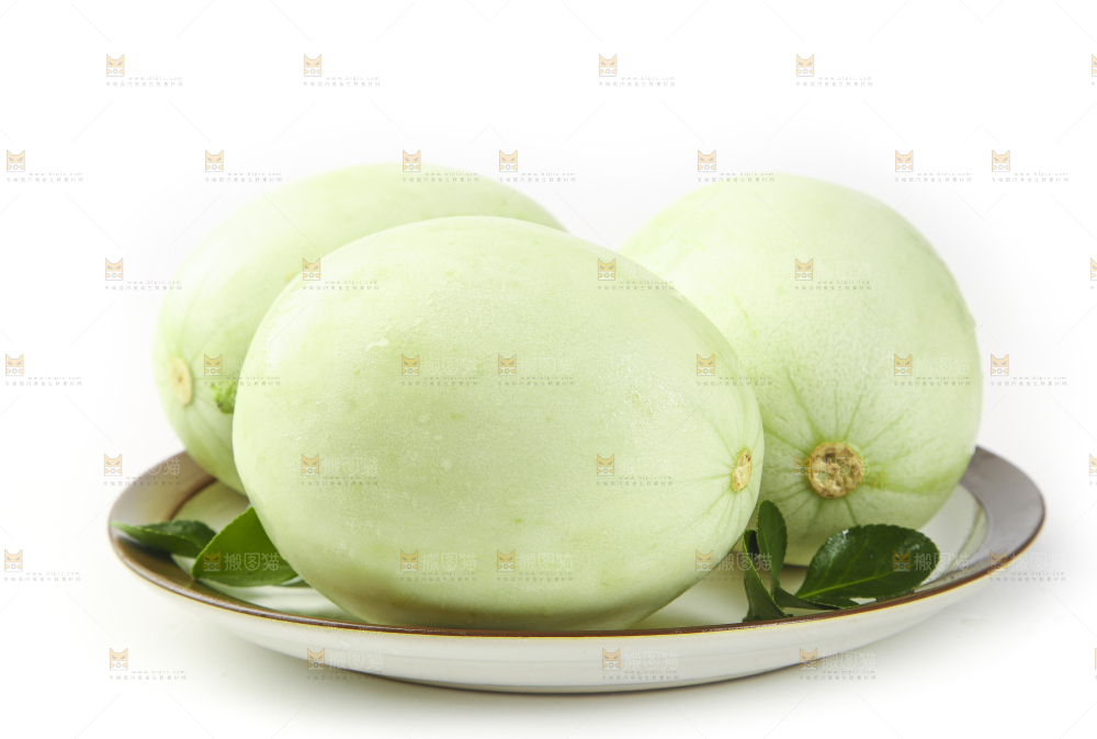盘子里装着玉菇甜瓜