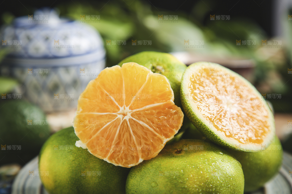 盘子里的云南蜜桔