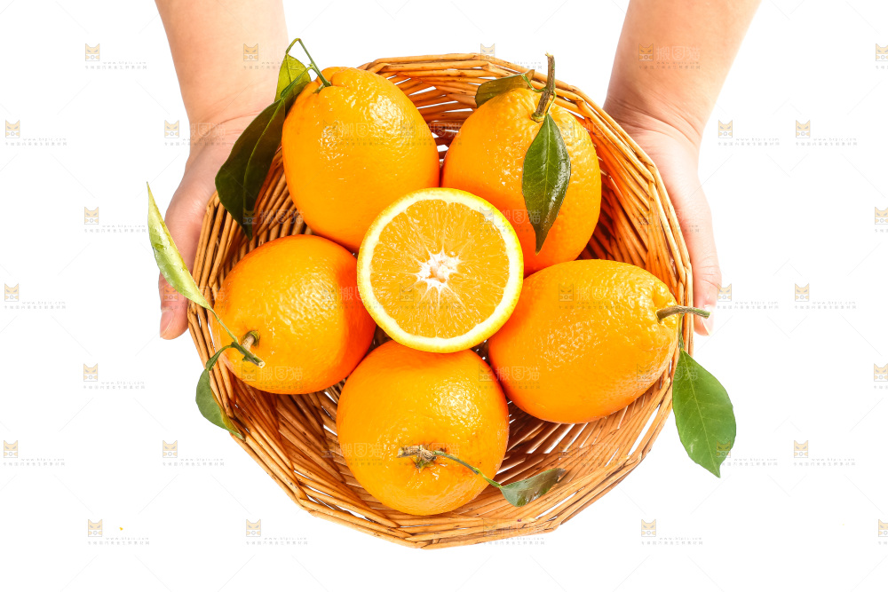 篮子里装着奉节脐橙