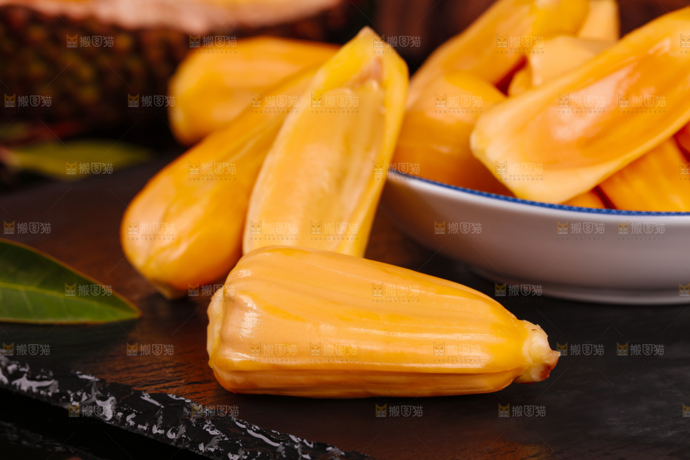 深底上的菠萝蜜