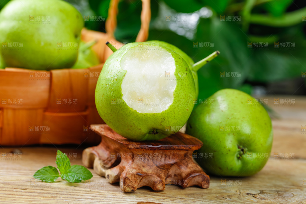 陕西早酥梨放在木底上