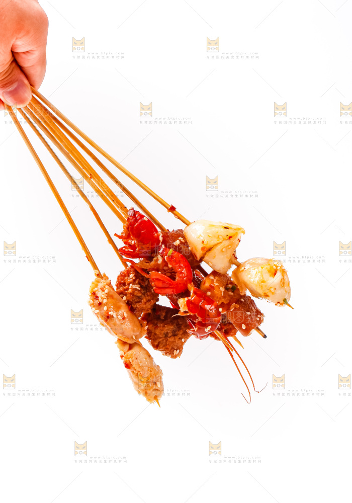 手拿钵钵鸡食材
