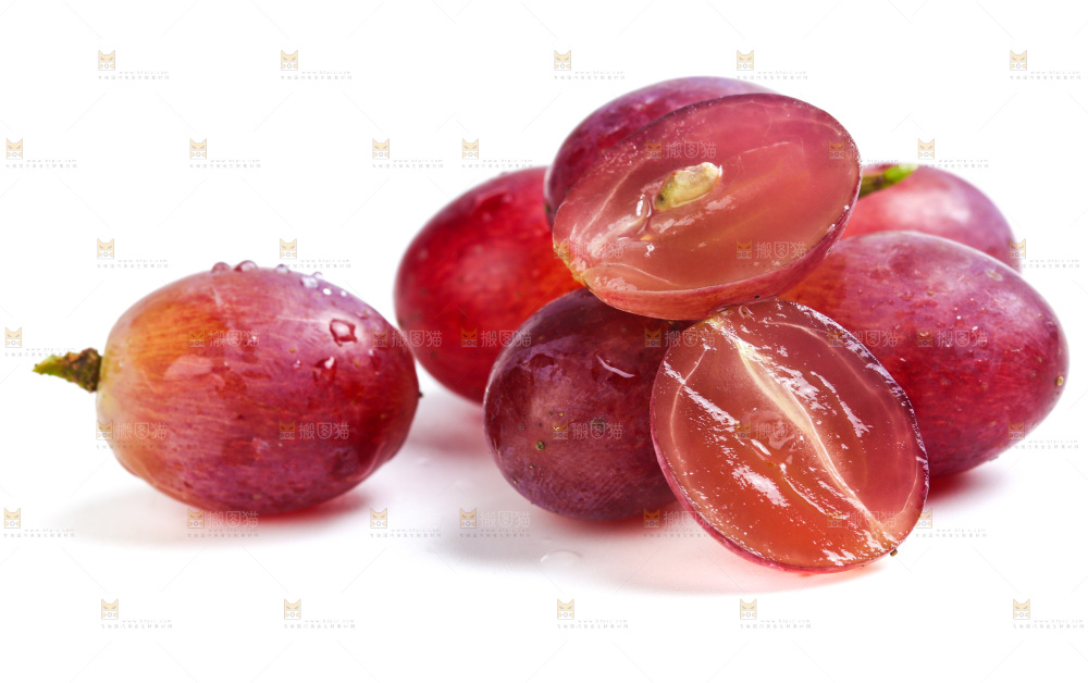 新鲜提子放在白底上