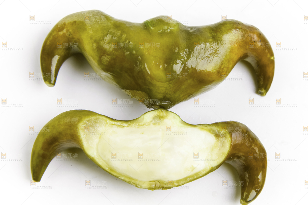 白底上放着洪湖菱角
