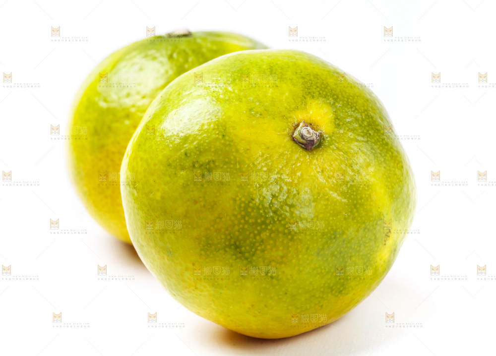 白底上的青皮蜜橘