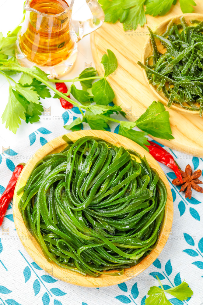 盘子里装着荣成海带丝