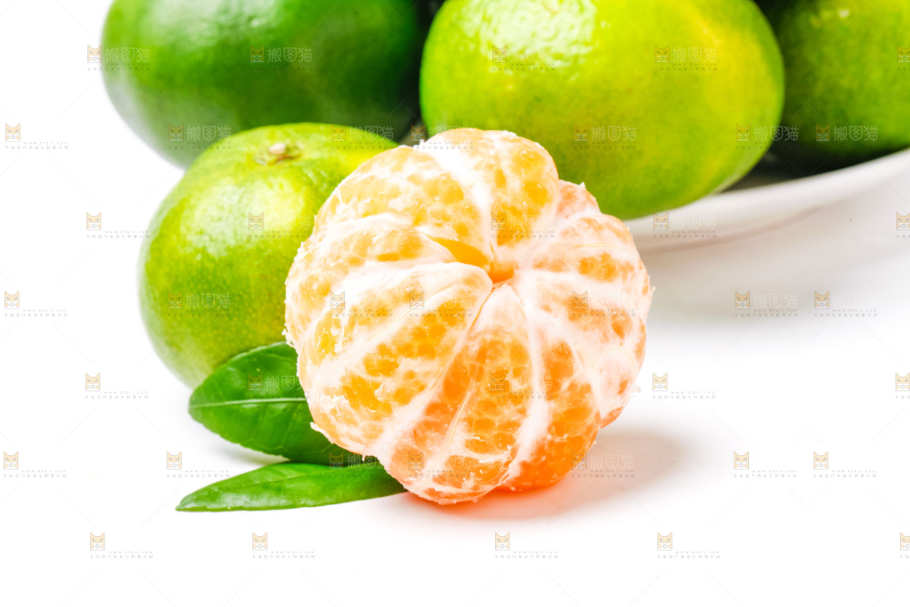白底上的蜜橘