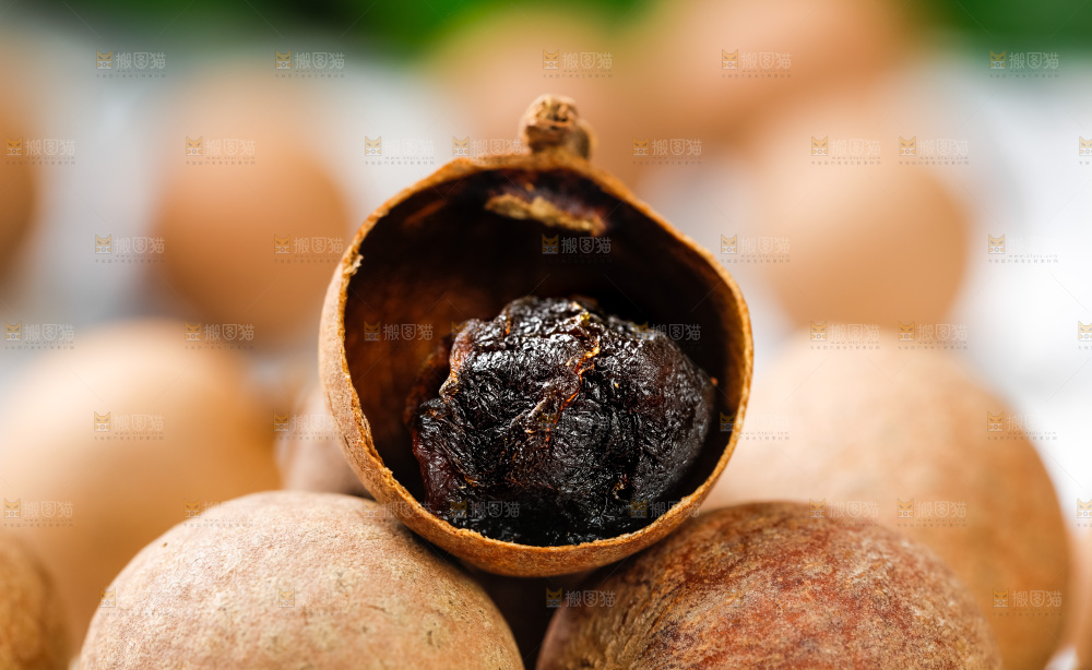 格子布上的桂圆