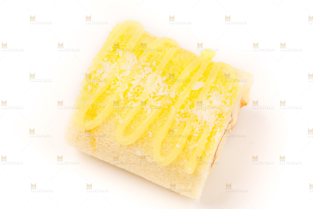 白底上的蛋糕卷