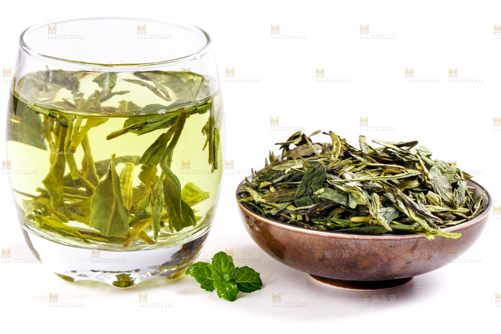 碟子里的绿茶叶