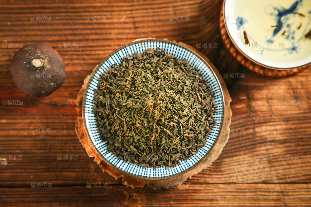 盘子里的茶叶