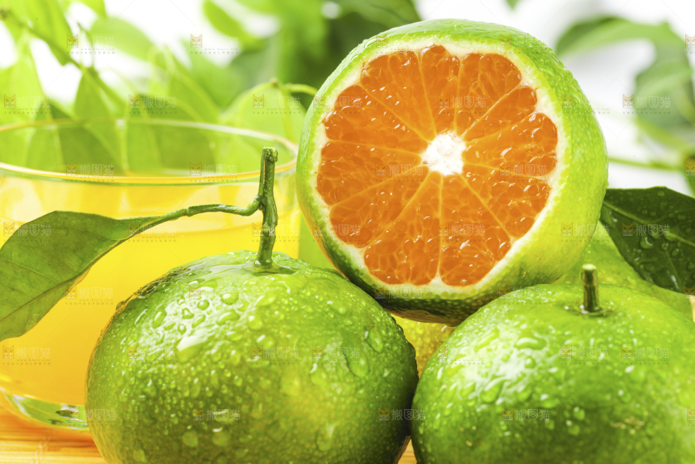 木板上的青皮蜜橘