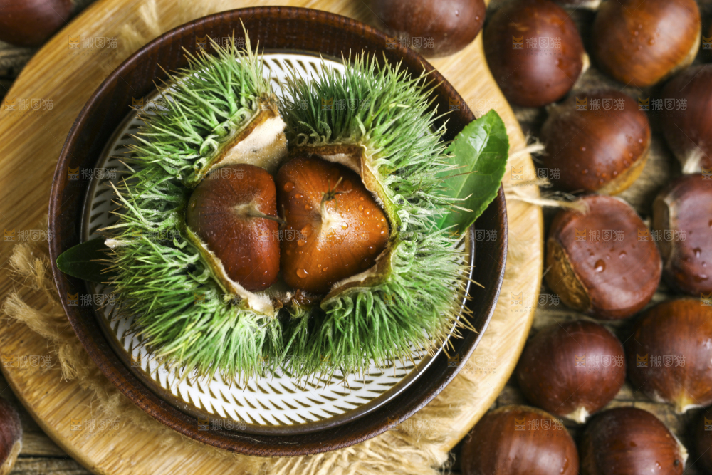 盘子里的毛板栗