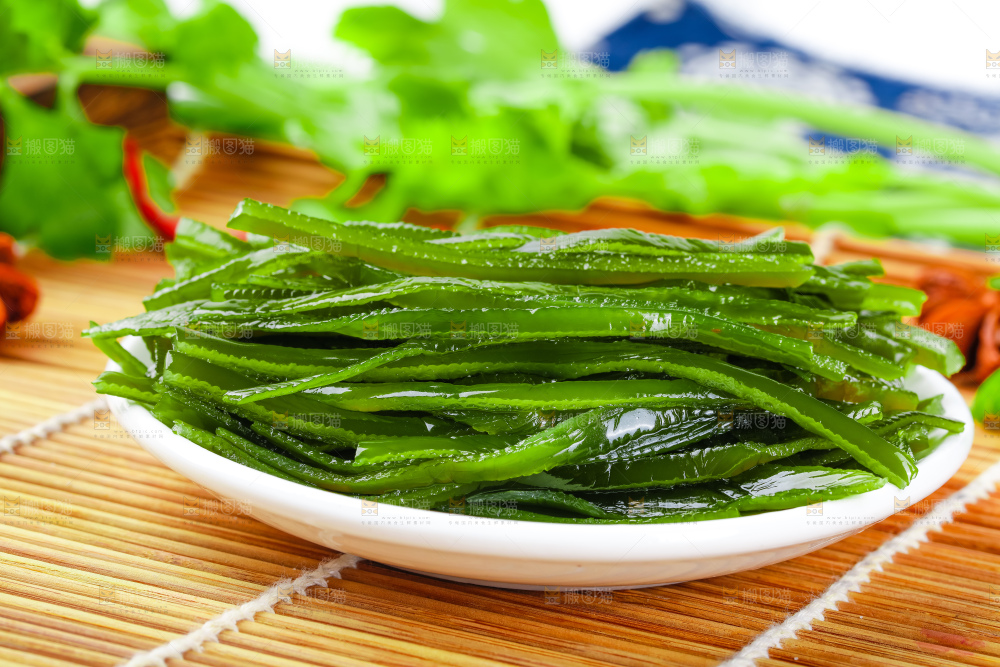 竹底上放着昆布丝