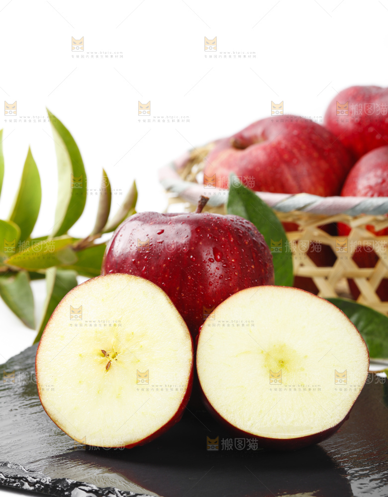 石板上摆放着美国蛇果