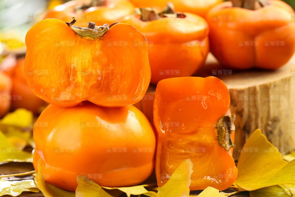 木板上放着易县磨盘柿