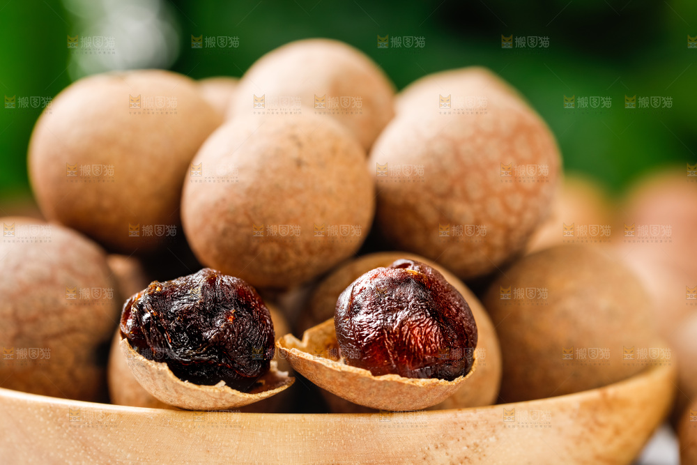 格子布上的桂圆