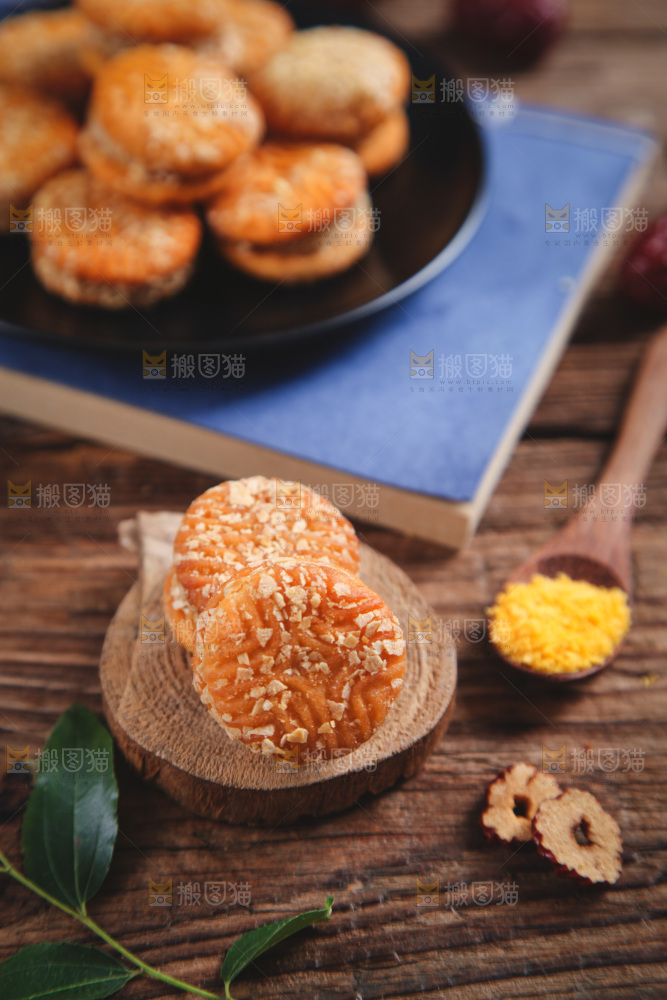 南瓜饼放在木底上