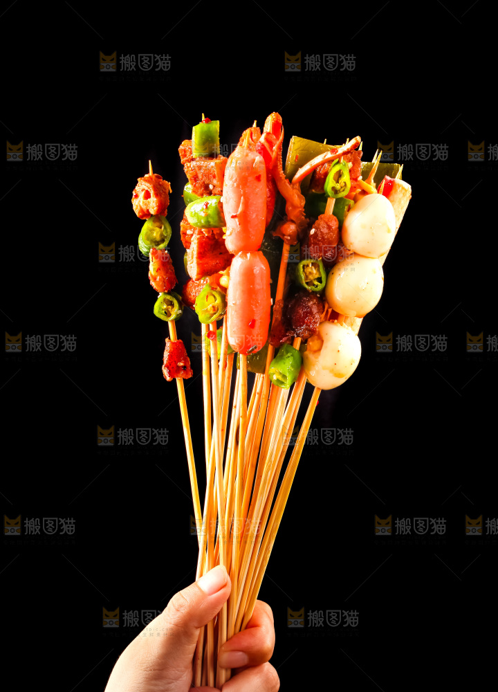 手拿钵钵鸡食材