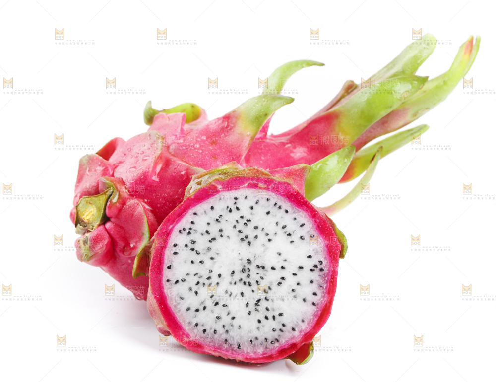 白底上放着切开的火龙果肉