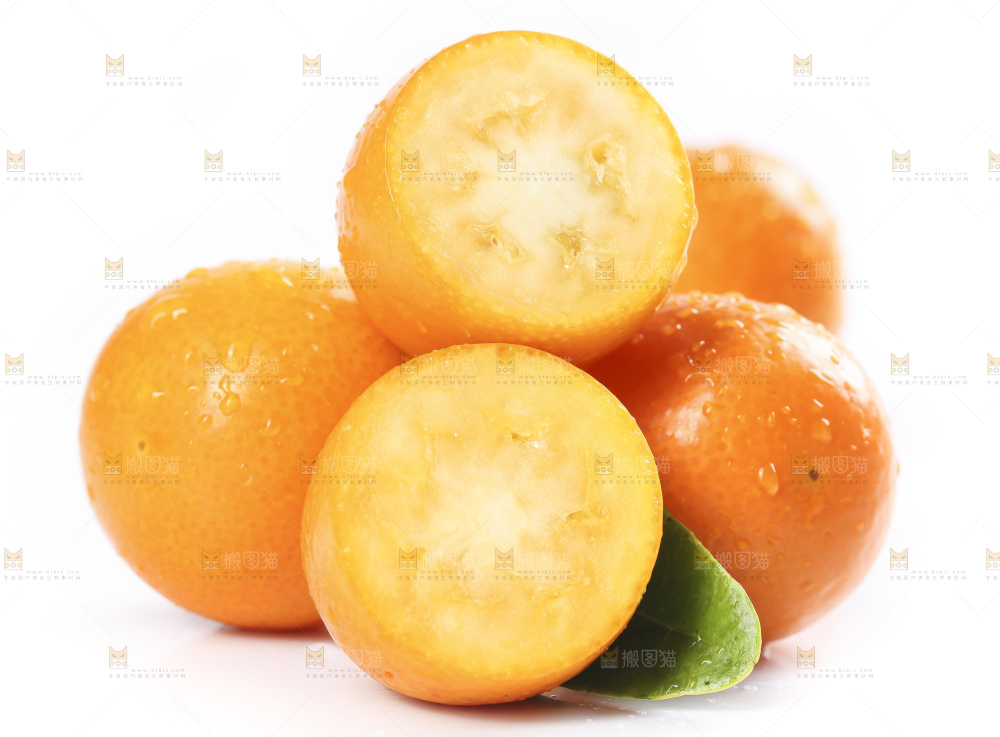 白底上摆放着新鲜金橘