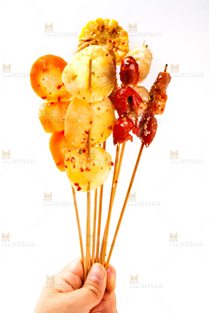 手拿钵钵鸡食材