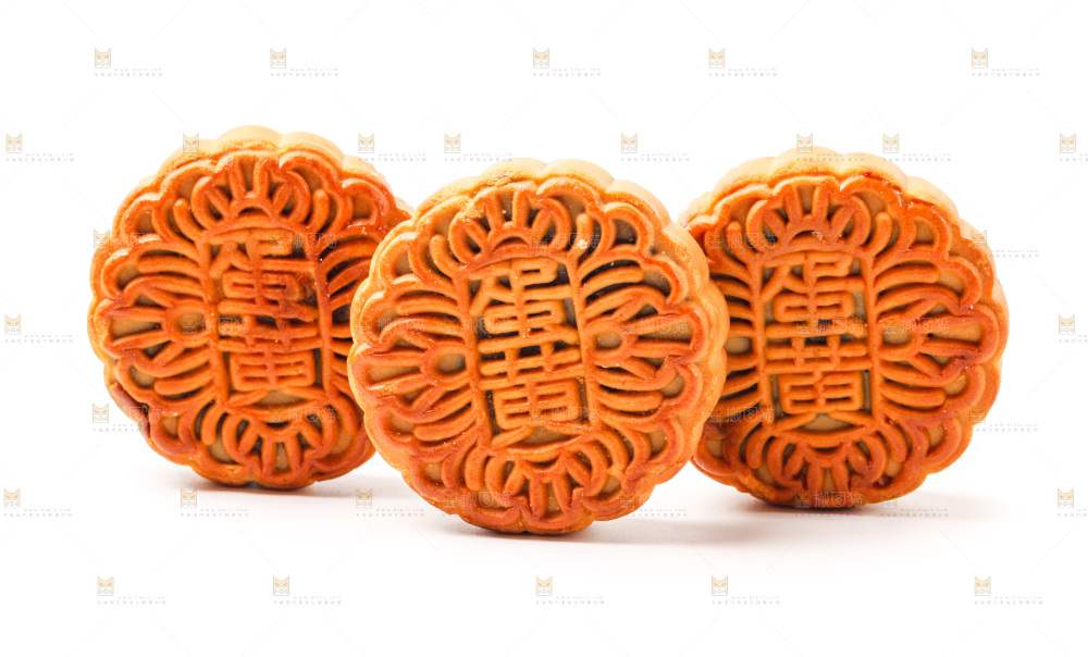 白底上放着蛋黄月饼
