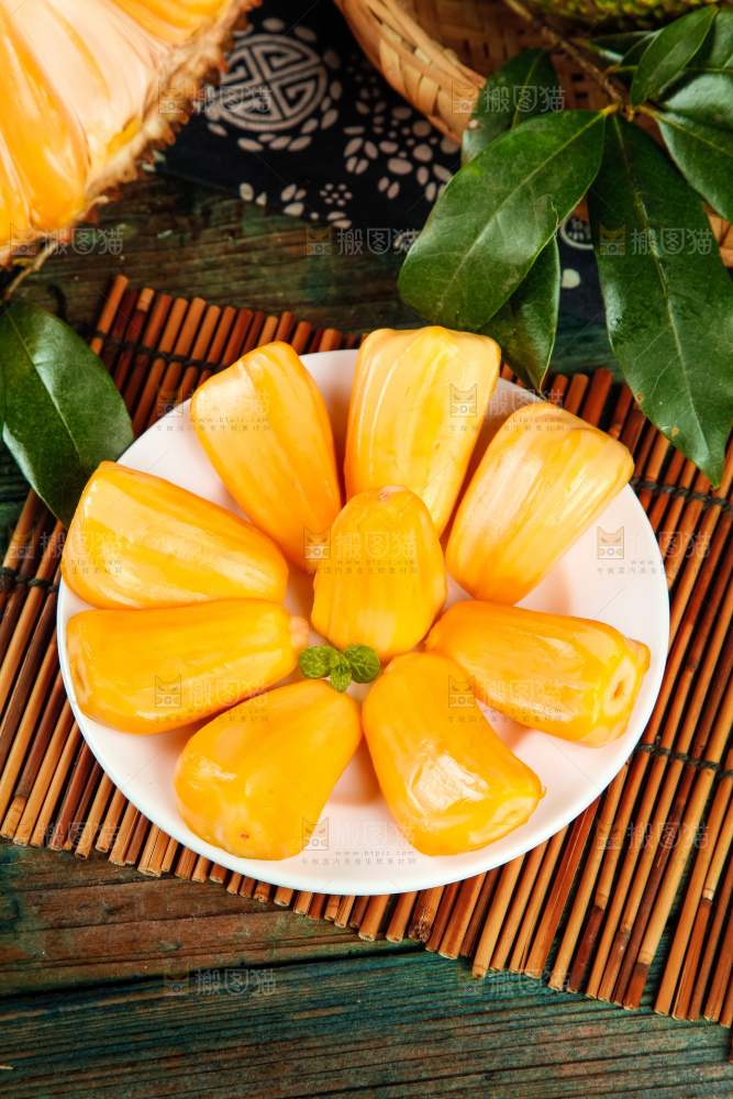 盘子里装红肉菠萝蜜