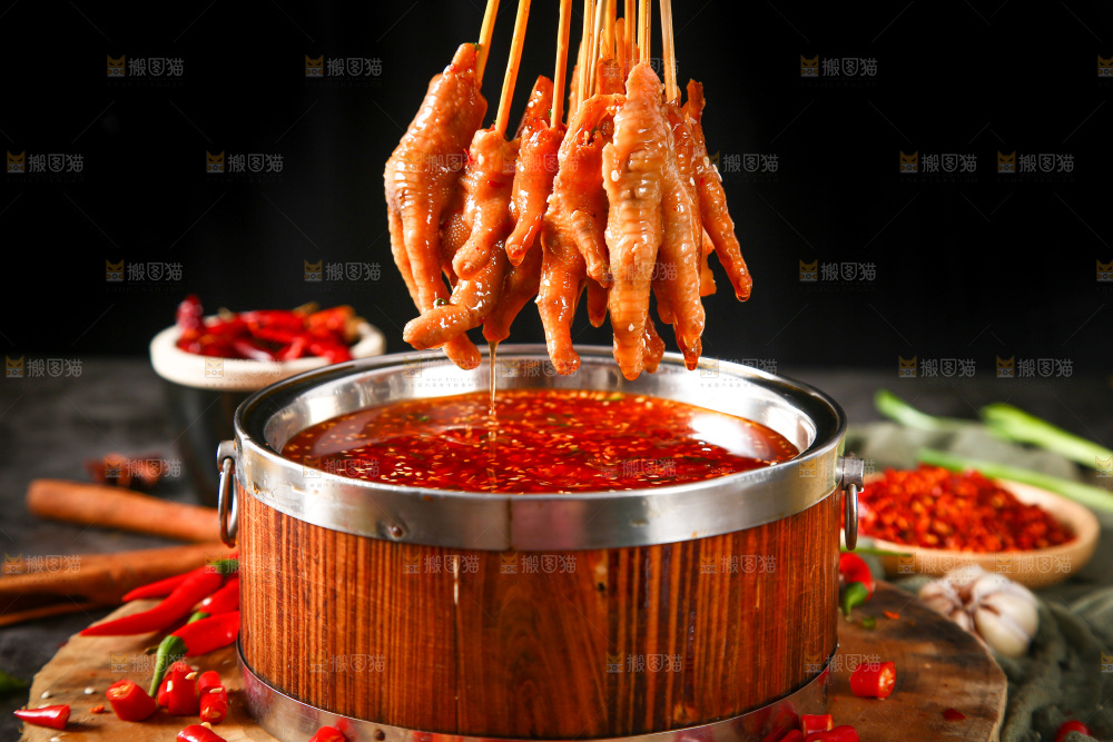 深底上放着一碗冷锅串串