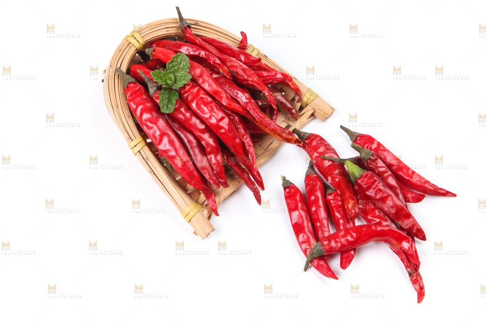 白底上放着香料组合