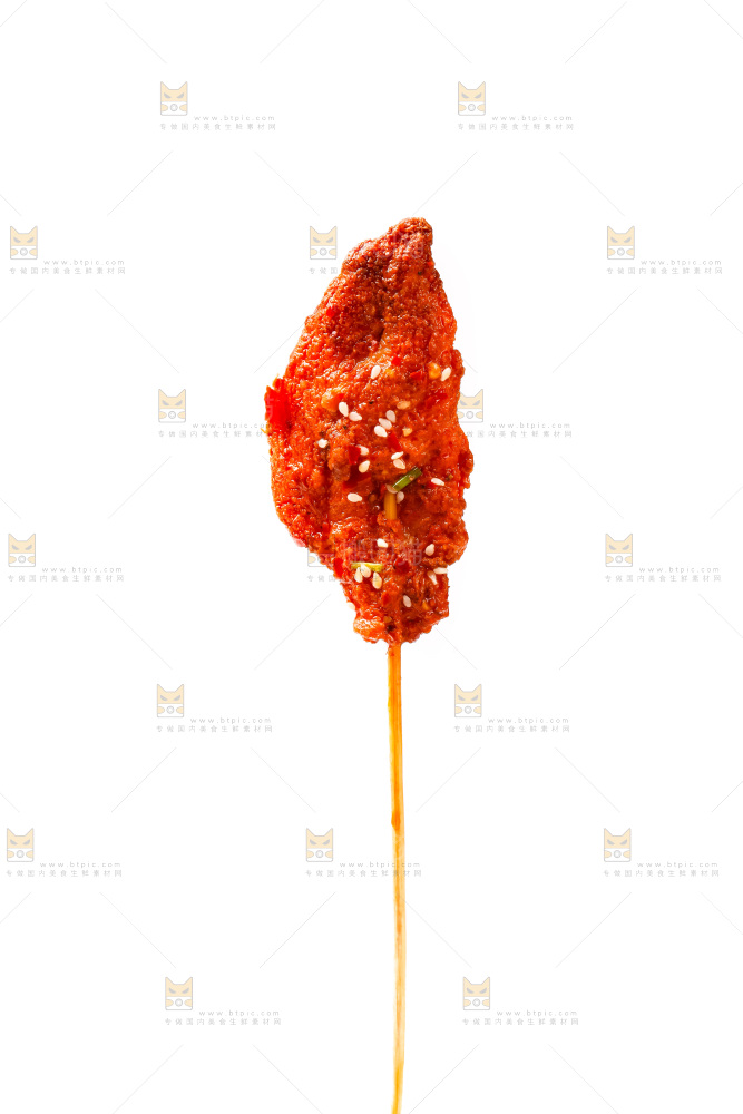 白底上的肉串