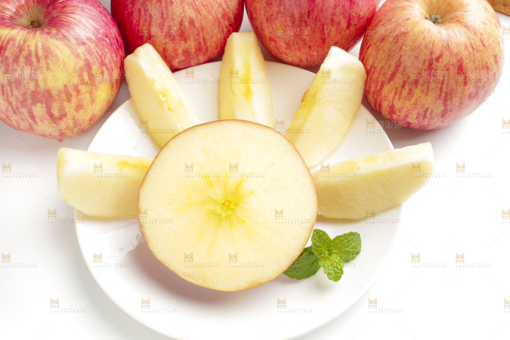 盘子里装着苹果