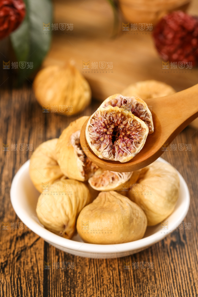 碟子里装着干无花果