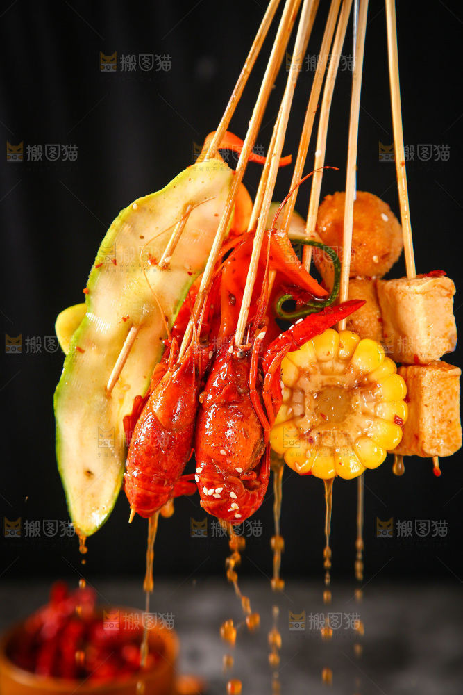 深底上的钵钵鸡食材