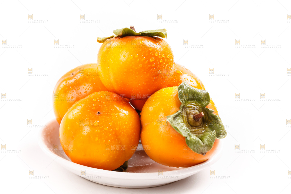 盘子里装着大柿子