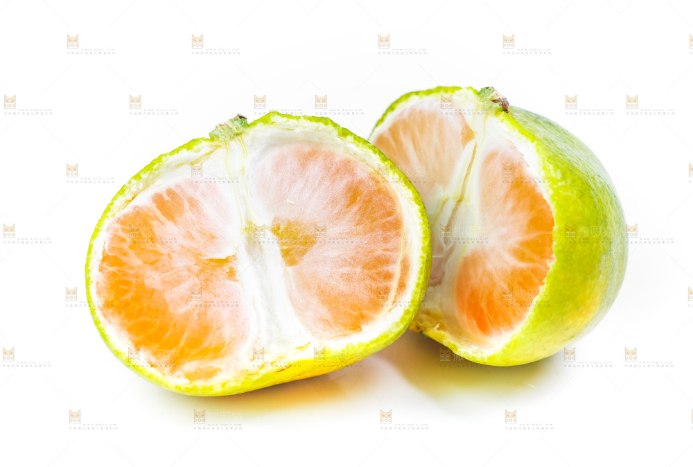 白底上的青皮蜜橘