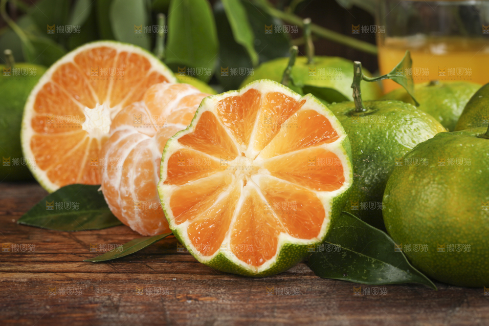 木底上的青皮蜜橘