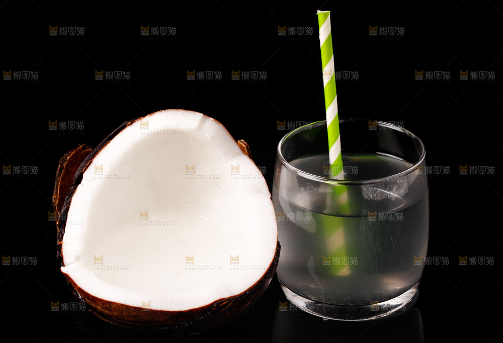 黑底上的椰王