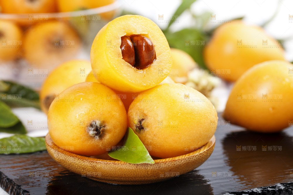 石板上的云南蒙自枇杷