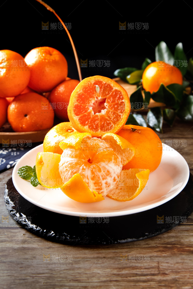 盘子里装着椪柑